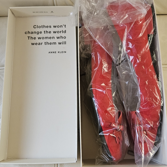 Anne Klein Cherry Red Textured Iflex Flats-Size 10M - Picture 2 of 5